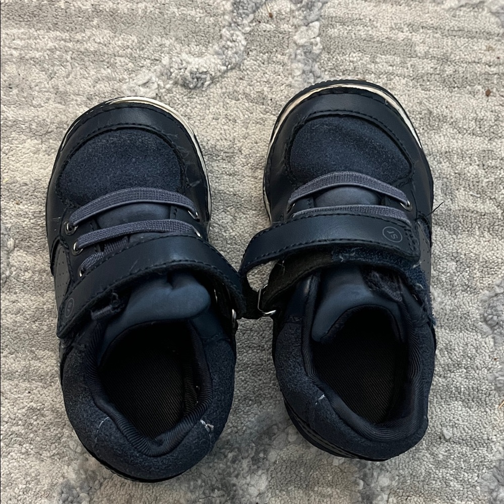 Stride Rite toddler navy Wes Sneakers 6.5w